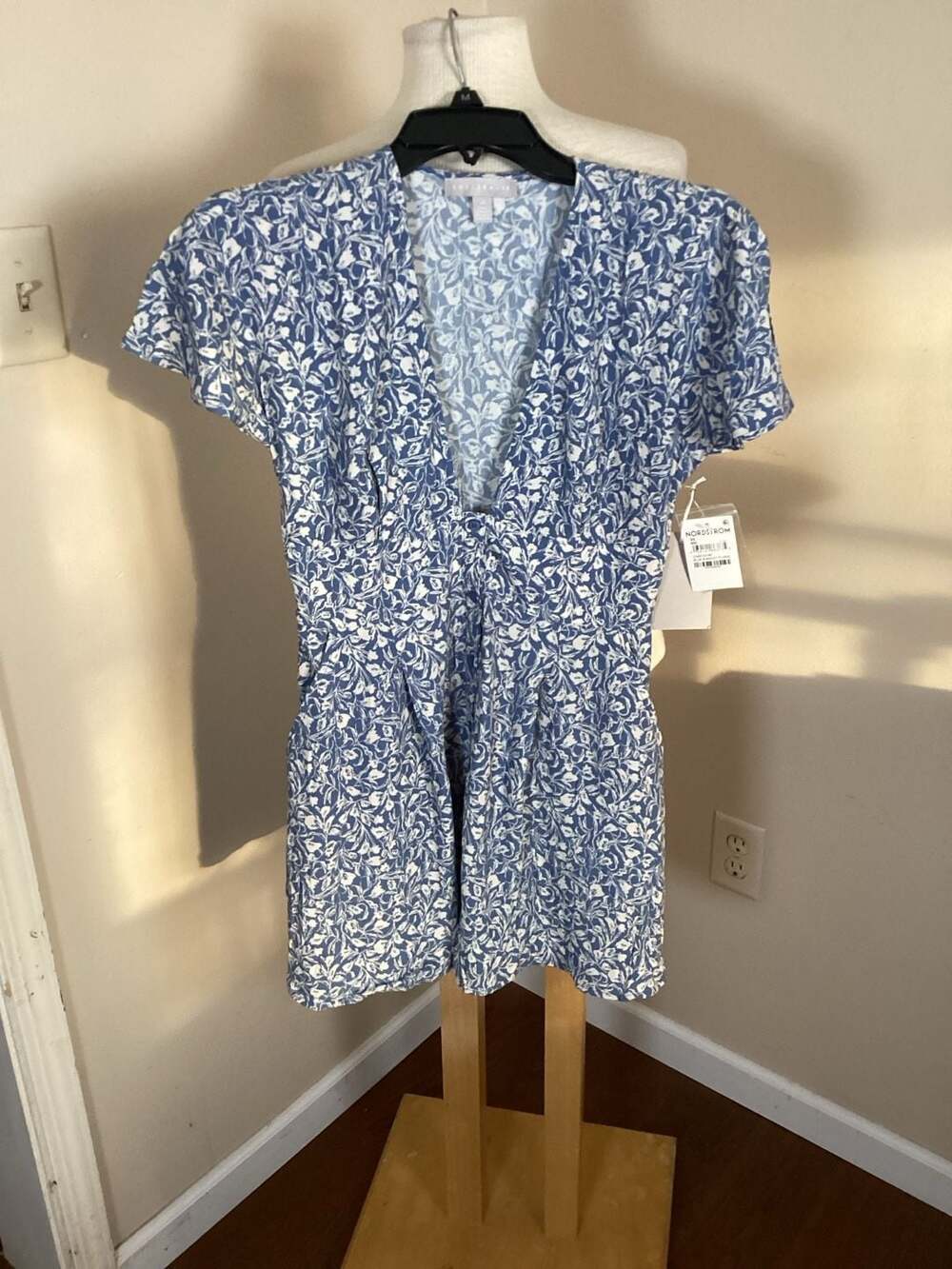 Chelsea 28 Blue Floral V-Neck Short Sleeve Romper Size XS